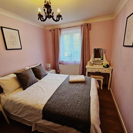 Appartamento Lovely Flat Close To Shepherd'S Bush Londra Esterno foto