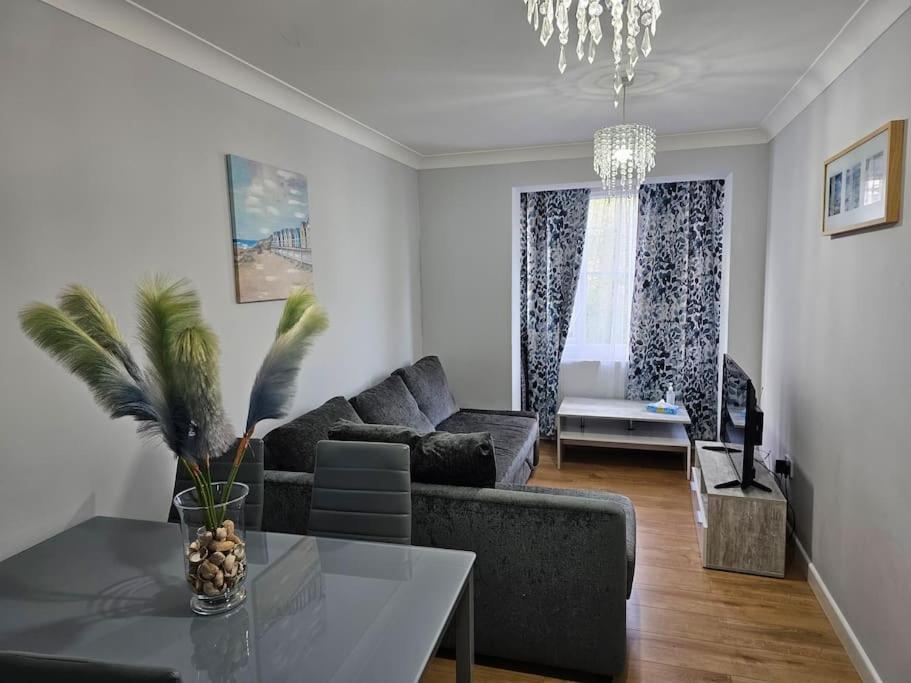 Appartamento Lovely Flat Close To Shepherd'S Bush Londra Esterno foto