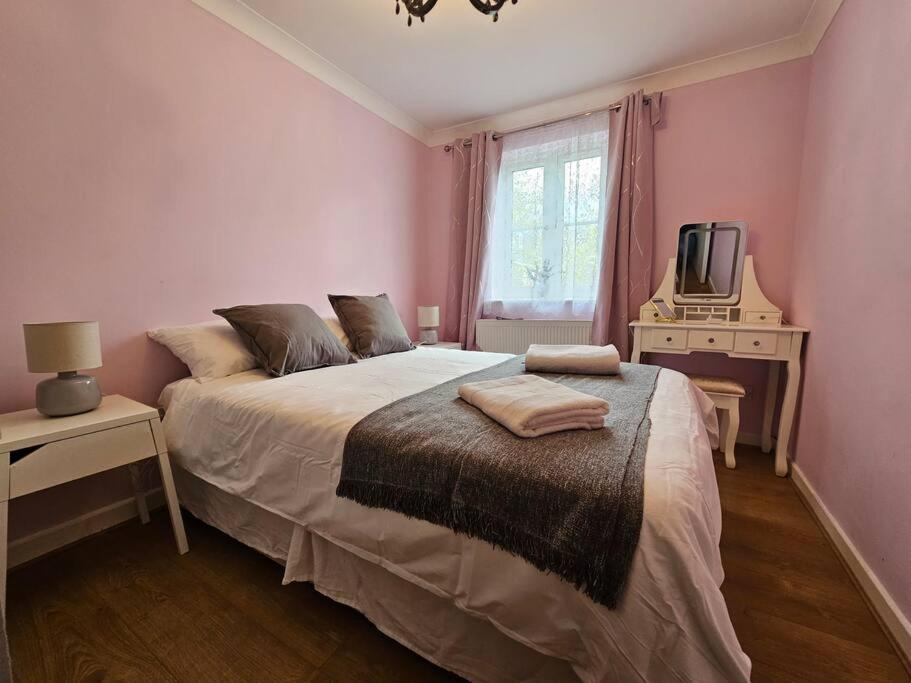 Appartamento Lovely Flat Close To Shepherd'S Bush Londra Esterno foto