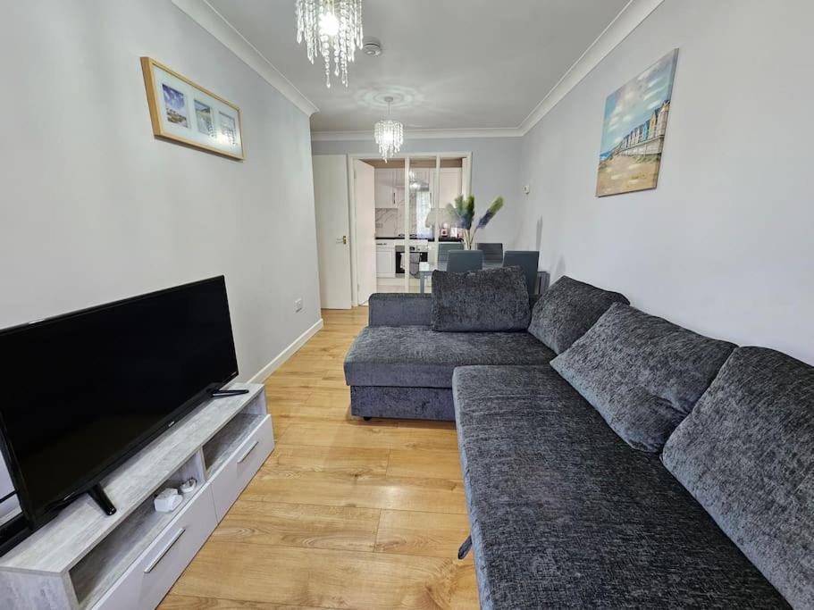 Appartamento Lovely Flat Close To Shepherd'S Bush Londra Esterno foto
